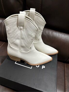 ShuShop White Western Ankle Boots with Stacked Heel